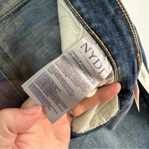 *NEW* NYDJ Ella Denim Jean Shorts - Picture 11 of 12